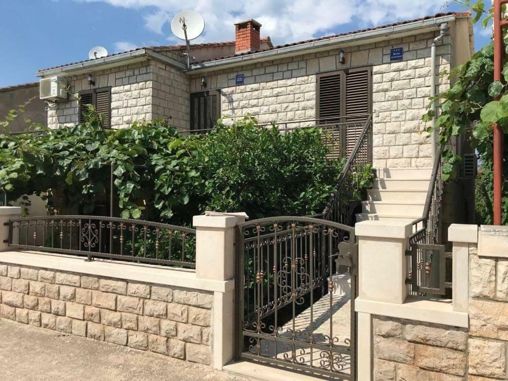 Apartmani Ivelic Supetar Extérieur photo